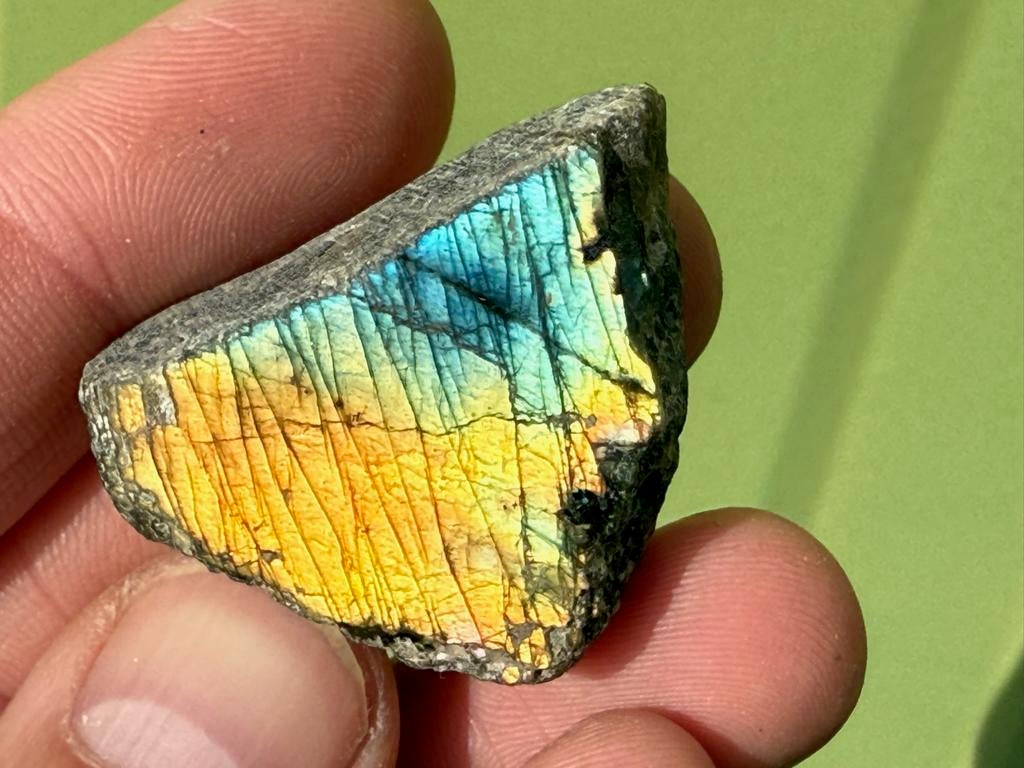 Labradoriet half gepolijst mineralen B8, Verzamelen, Mineralen en Fossielen, Mineraal, Ophalen of Verzenden