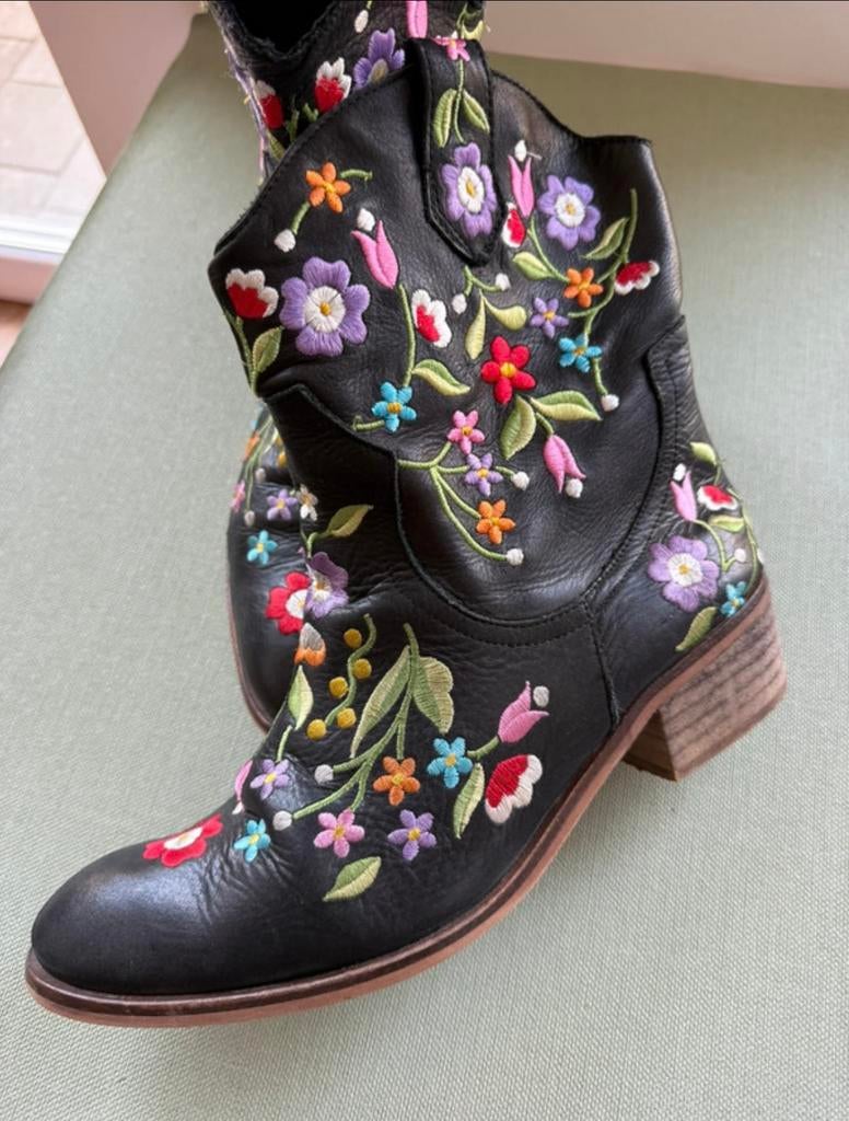 Deerberg laarzen met borduursel, maat 41, Kleding | Dames, Schoenen, Ophalen of Verzenden, Zo goed als nieuw, Zwart, Lage of Enkellaarzen