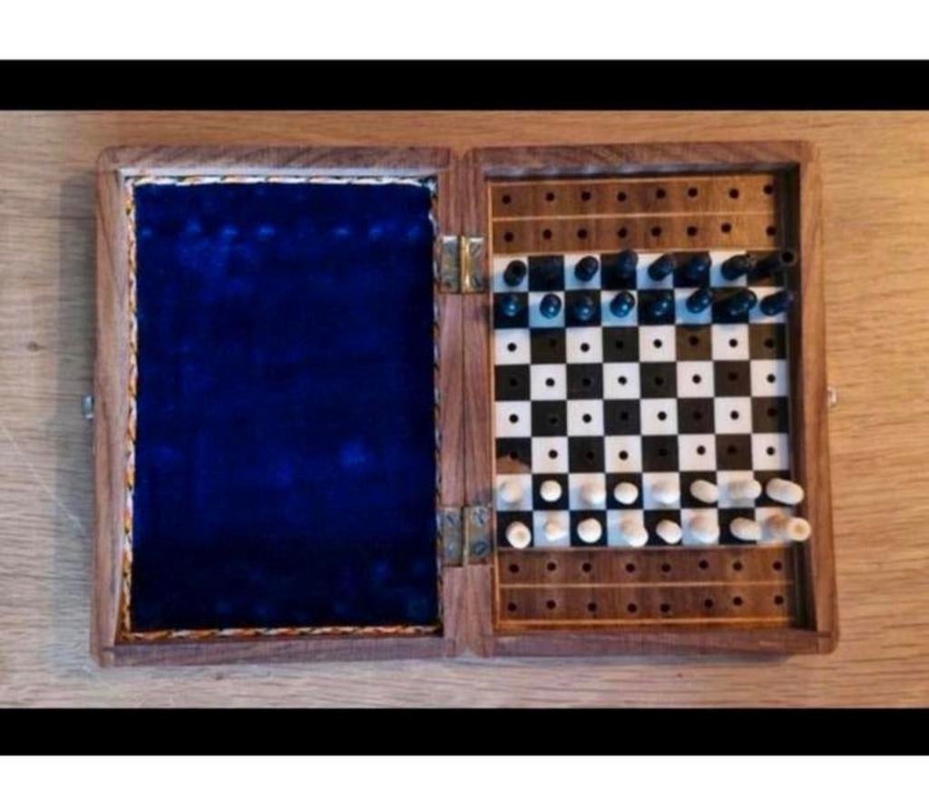 Schaakspel Hand carved massief Hout 1960-1970 gedetailleerd, Ophalen of Verzenden, Zo goed als nieuw, H, H