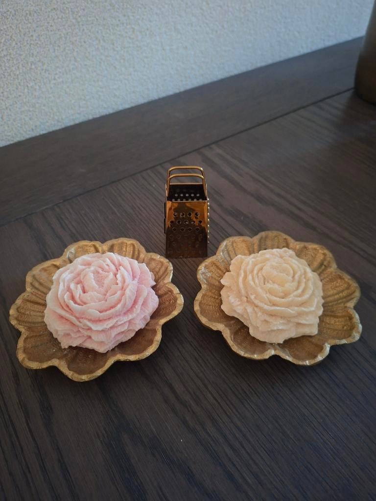 Twee gouden schaaltjes met amberblokroosjes, Huis en Inrichting, Verzenden