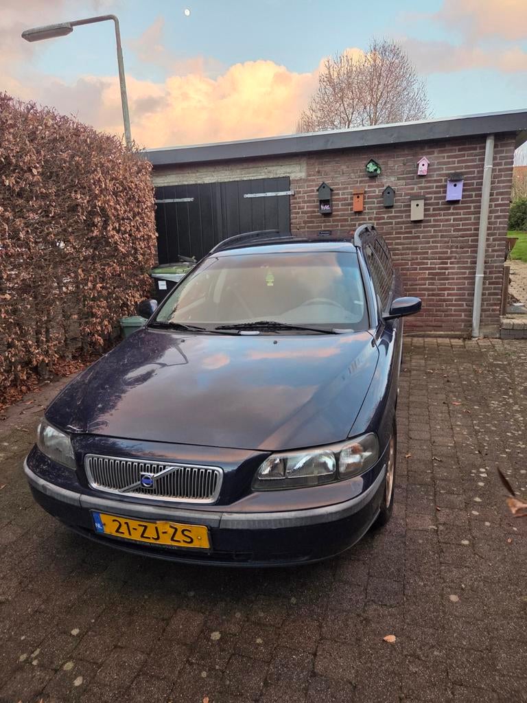 Volvo v70 2.4 cil & Volkswagen cabrio 1.8, Auto's, Particulier, Te koop