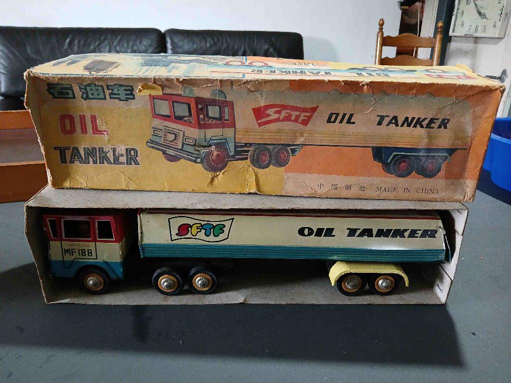 Antiek speelgoed Metalen trekker en oplegger, Ophalen of Verzenden