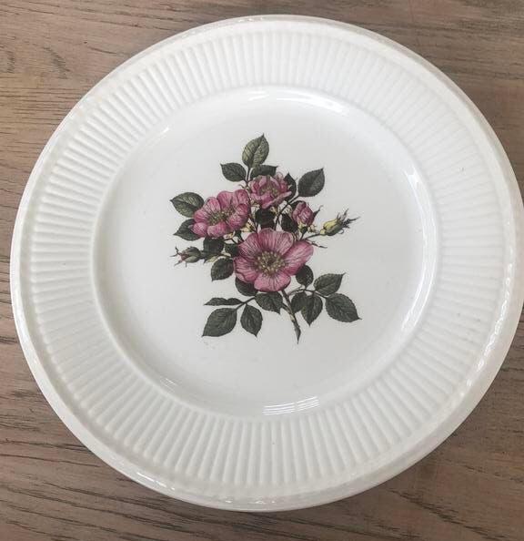 Wedgwood bord 28,5 Ø Briar Rose, Ophalen of Verzenden