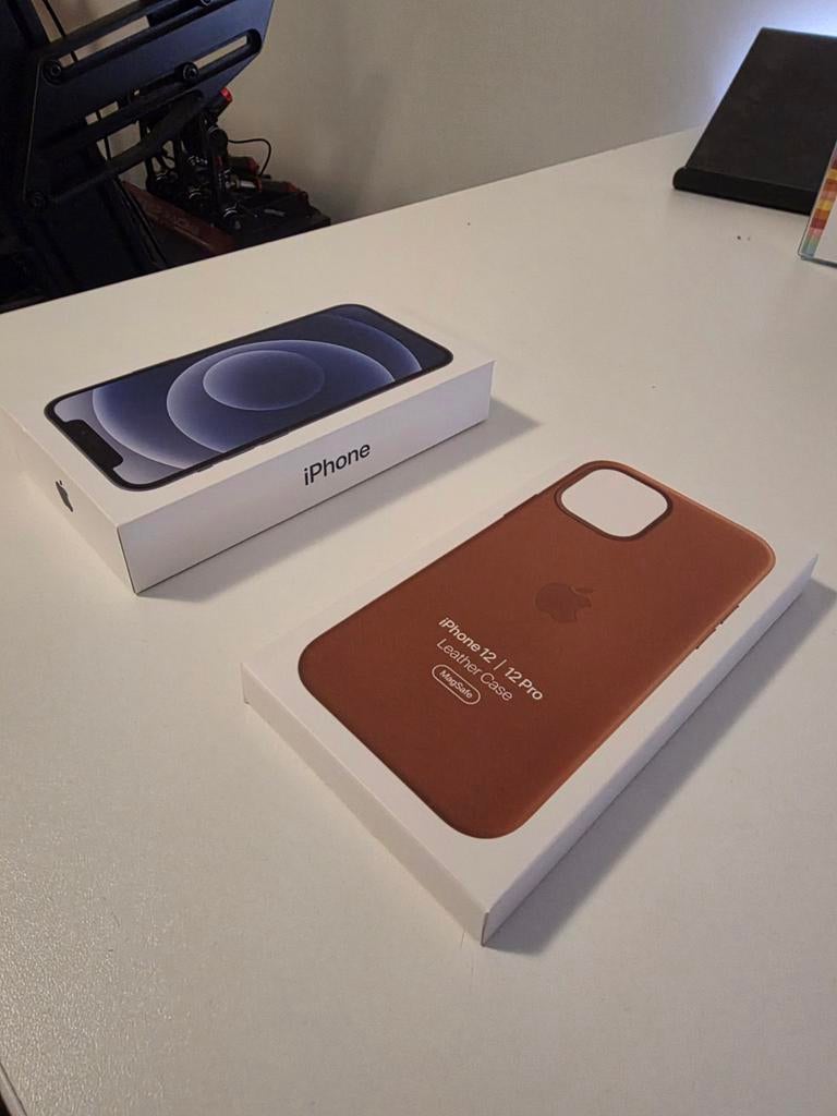 iPhone 12 - 128GB met Apple MagSafe leather case, Ophalen of Verzenden