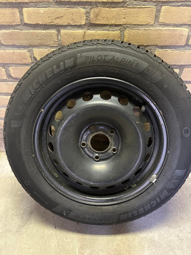 Winterbanden op velg Michelin Pilot Alpin 5, Auto-onderdelen, Banden en Velgen, Ophalen, Gebruikt, 16 inch, Banden en Velgen