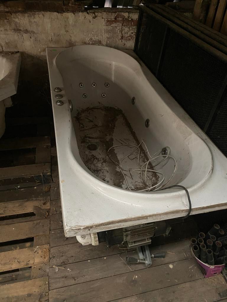 MOET SNEL WEG! Jacuzzi, Ophalen, Gebruikt, Inbouw, Vast