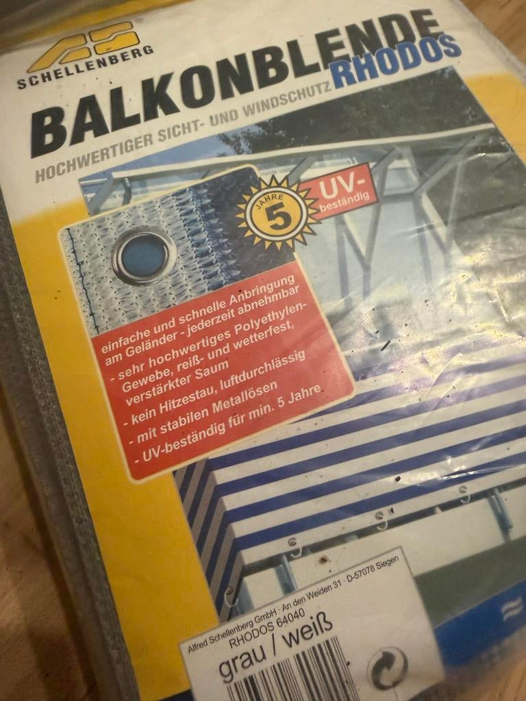 Balkonblende - Grijs/Wit gestreept (5,0 x 0,9m), Kunststof, Nieuw, Ophalen of Verzenden, 200 cm of meer