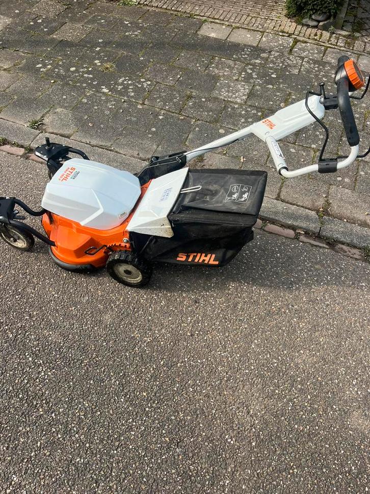 Stihl RMA 765 V maaier, Tuin en Terras, Grasmaaiers, Gebruikt, Accu-grasmaaier, 50 cm of meer, Elektrische starter, Opvangzak