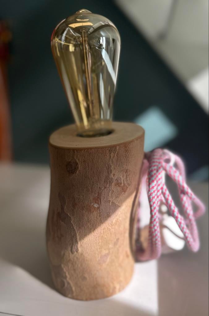 Rustic wooden log lamp handmade, Huis en Inrichting, Lampen | Tafellampen, Ophalen, Gebruikt, Hout, Minder dan 50 cm