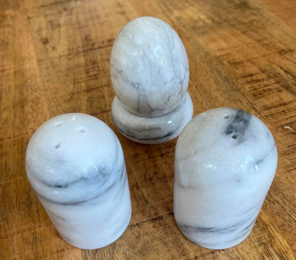 Marmeren setje peper en zout en marmeren ei, Antiek en Kunst, Ophalen of Verzenden