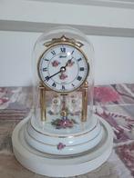 Hermle Tafelklok onder Glazen Stolp - Bloemmotief, Antiek en Kunst, Antiek | Klokken, Ophalen of Verzenden