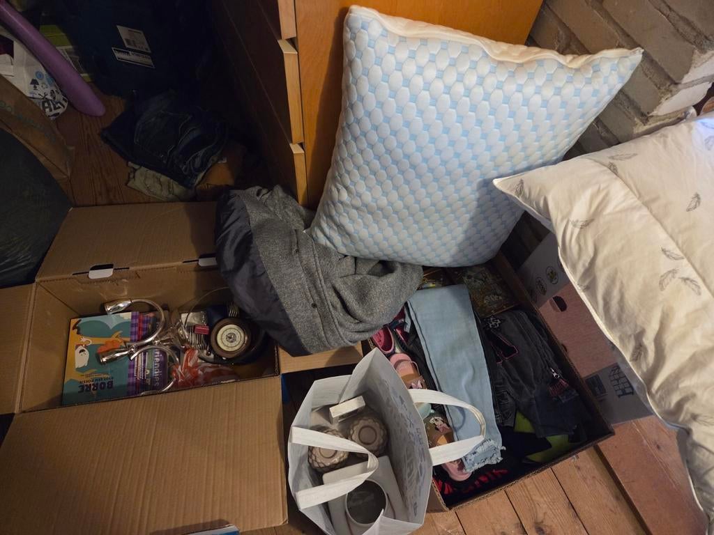 Partij rommelmarktspullen, Ophalen