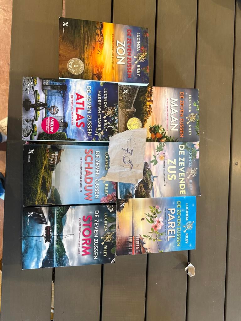 Set zeven zussen, Ophalen of Verzenden, Gelezen