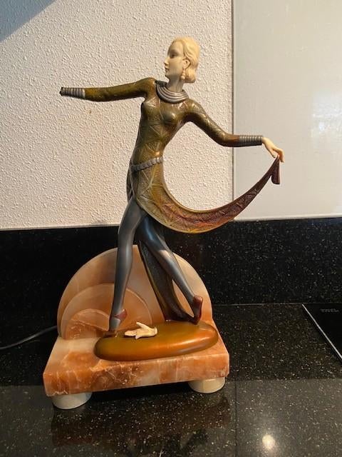 Art Deco lamp J.LoRenzl bronzen dame met sleep jaren '20., Antiek en Kunst, Ophalen of Verzenden, Brons, 20 - 50 cm, Beeld