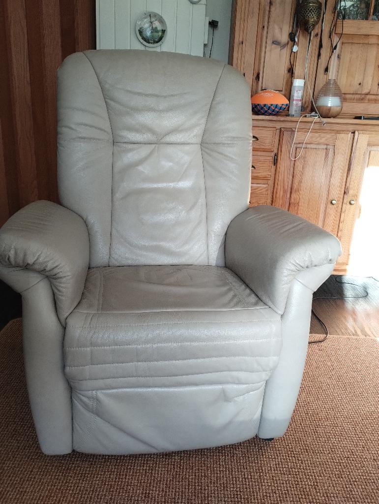 Relex fauteuil, Ophalen, Minder dan 75 cm, Leer, Zo goed als nieuw