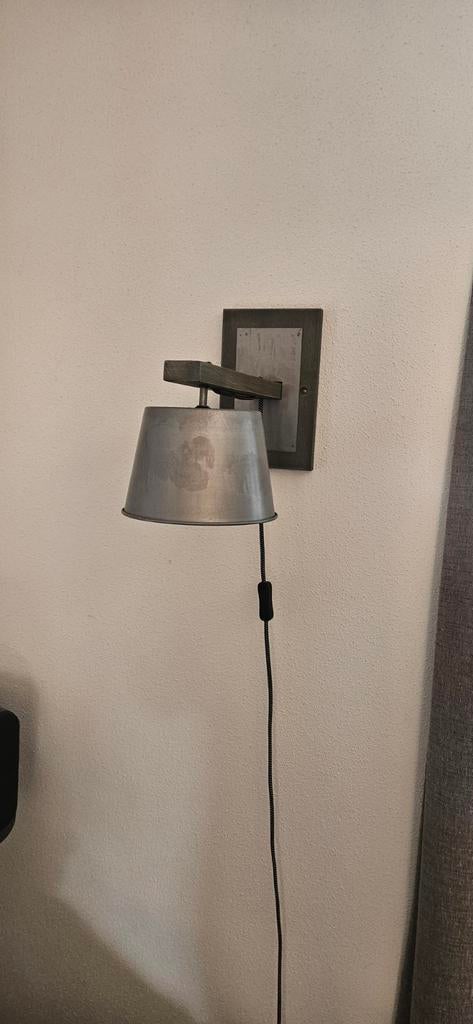 Industriële wandlamp met metalen kap, Ophalen of Verzenden, Gebruikt, Hout, Industrieel
