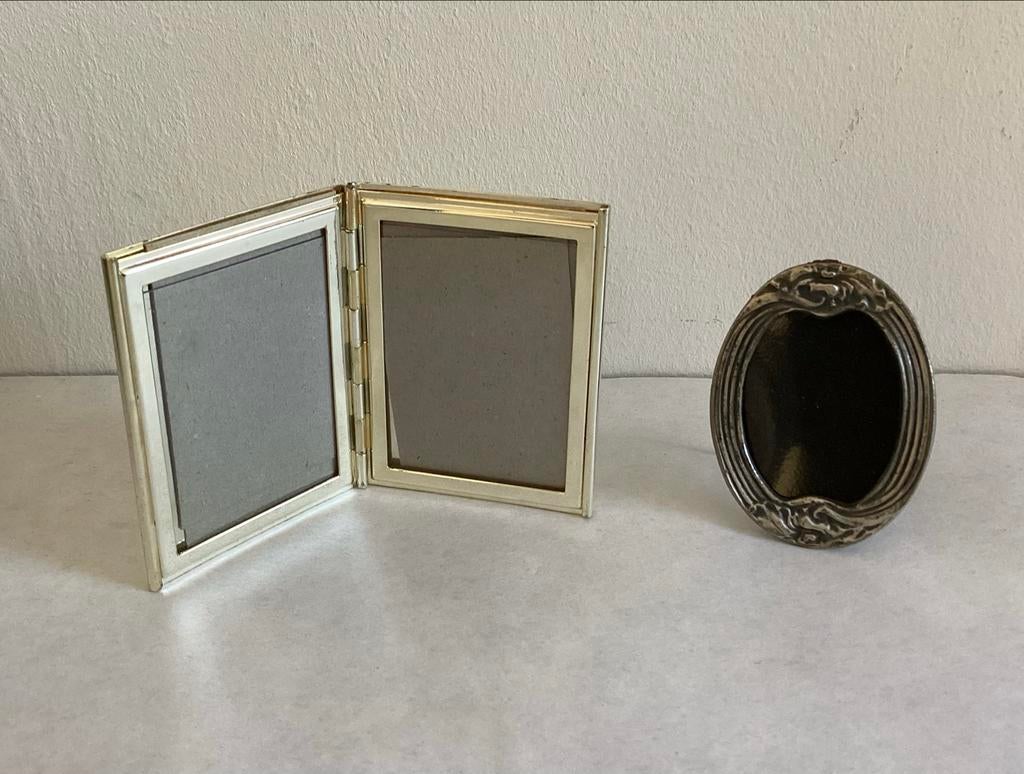 2 Fotolijstjes zilverkleurig: 1x dubbellijstje en 1x ovaal, Ophalen of Verzenden, Gebruikt, Metaal of Aluminium, Minder dan 50 cm