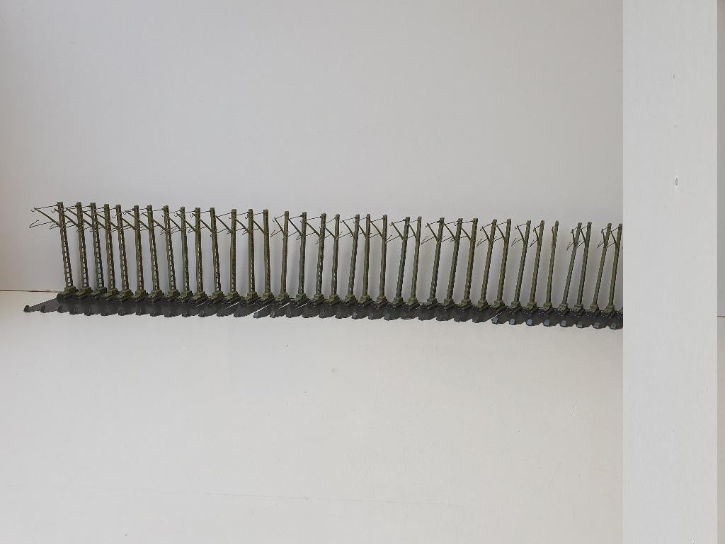 MARKLIN H0 35X bovenleidingmast 7009 met C rail mastvoetjes, Wisselstroom, Gebruikt, Rails, Ophalen of Verzenden