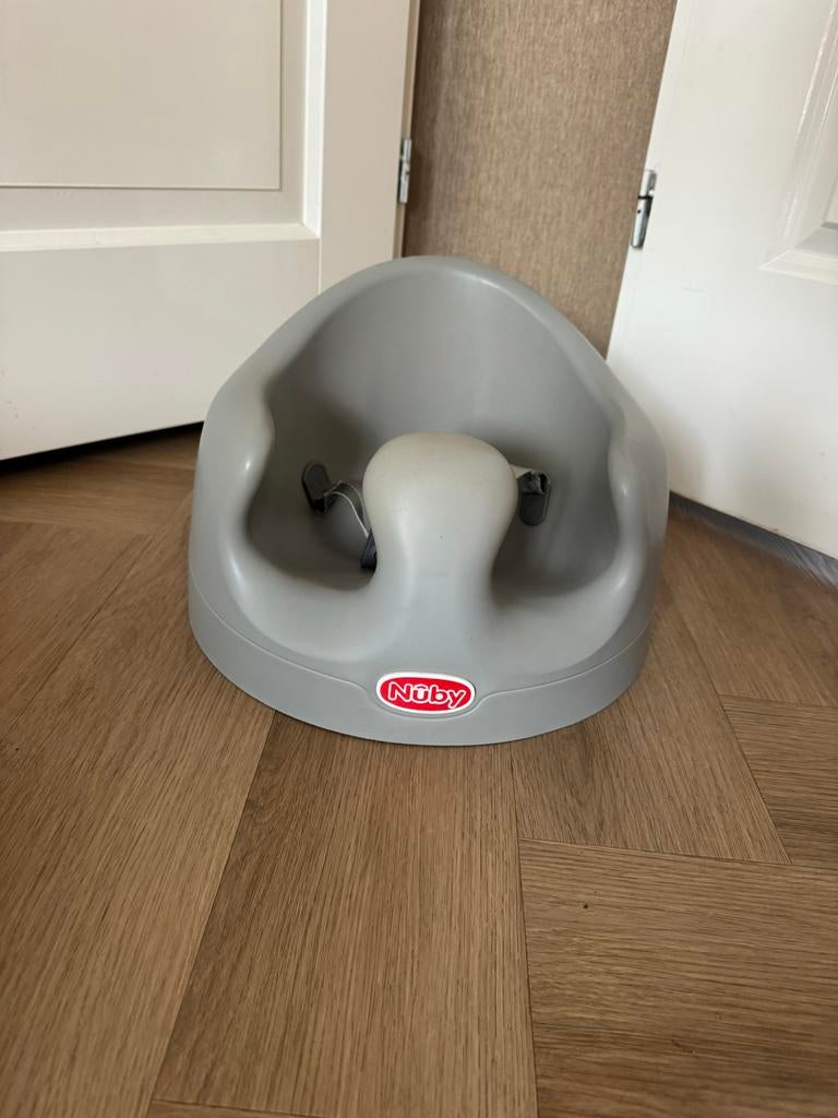 Nûby babystoeltje met tafeltje, Kinderen en Baby's, Kinderstoelen, Ophalen of Verzenden, Gebruikt, Overige typen, Afneembaar eetblad