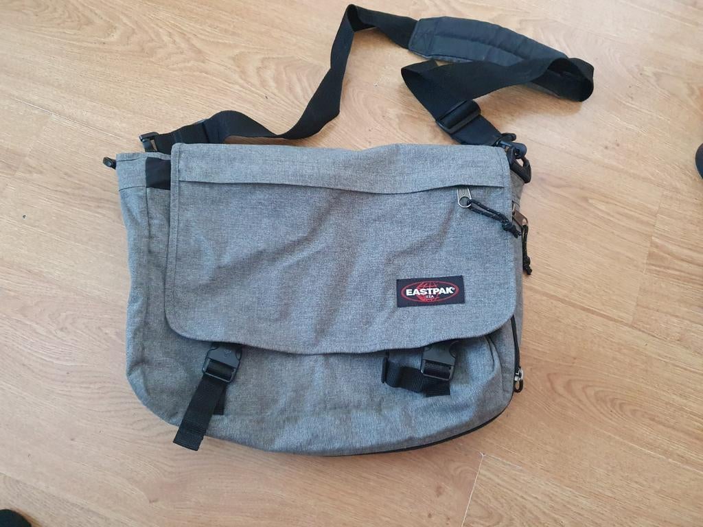 Eastpak schoudertas, Ophalen of Verzenden, Zo goed als nieuw, Grijs, Overige merken