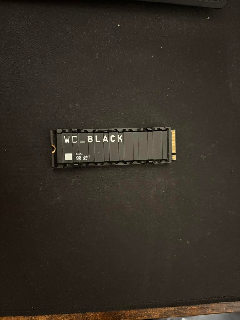 WD BLACK 500GB met heatsink, Computers en Software, Harde schijven, Ophalen, Zo goed als nieuw