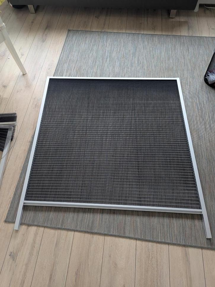 Drie Bruynzeel horren 120x130,5 cm, Doe-het-zelf en Verbouw, Deuren en Horren, Ophalen