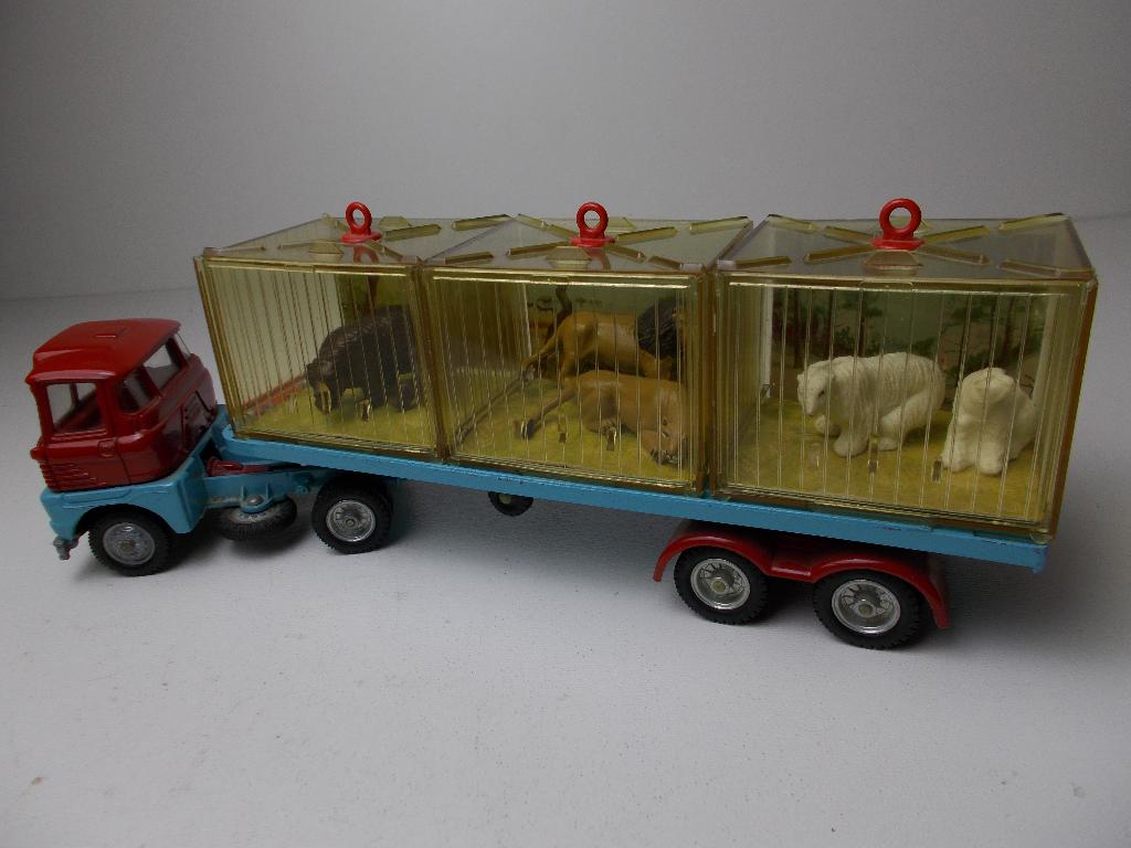 1968 Corgi MajorToys 1139 CHIPPERFIELDS CIRCUS MENAGERIE (B)