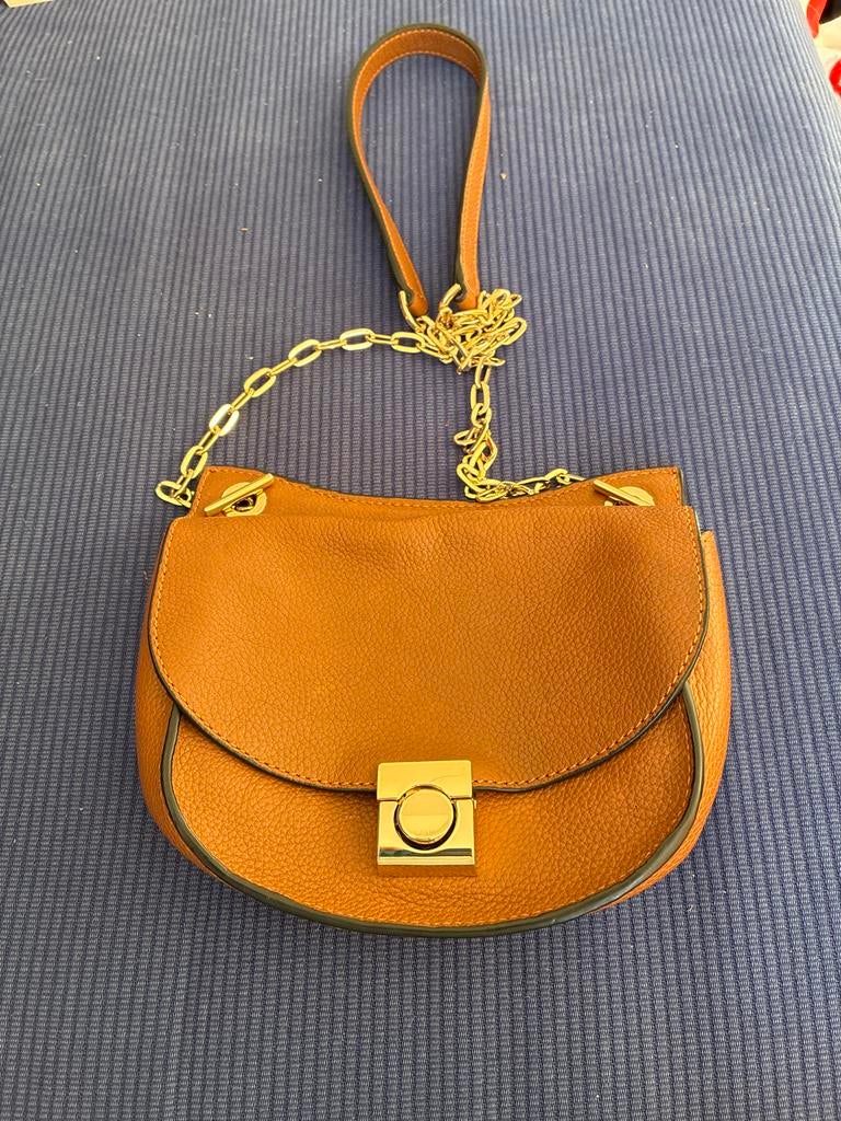 Massimo Dutti Bruine Schoudertasje met Gouden Details, Ophalen of Verzenden, Zo goed als nieuw, Bruin, Schoudertasje