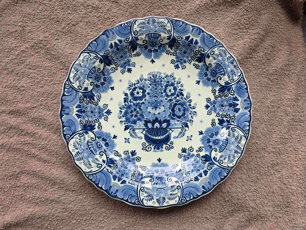Delfts blauw wandbord met bloemen, Antiek en Kunst, Ophalen of Verzenden