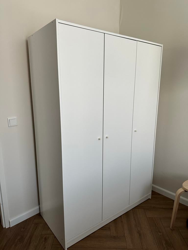 Witte kledingkast met drie deuren -Ikea kleppstad, Ophalen, Gebruikt, 100 tot 150 cm, 200 cm of meer