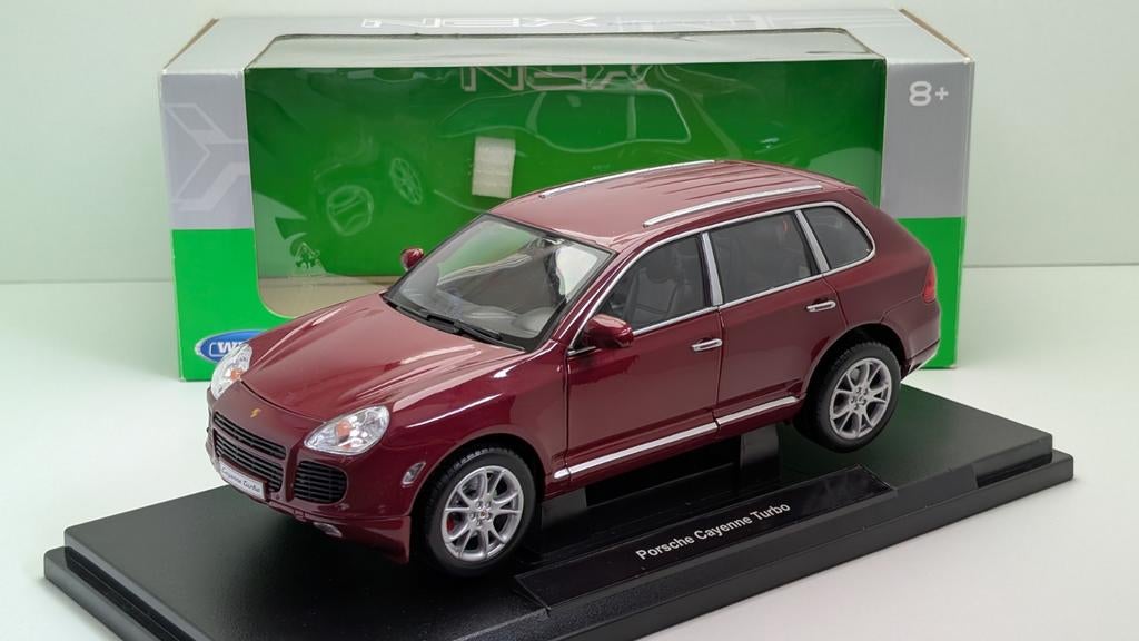 1:18 Welly NEX Porsche Cayenne Turbo rood James Bond 007, Ophalen of Verzenden, Zo goed als nieuw, Auto, Welly