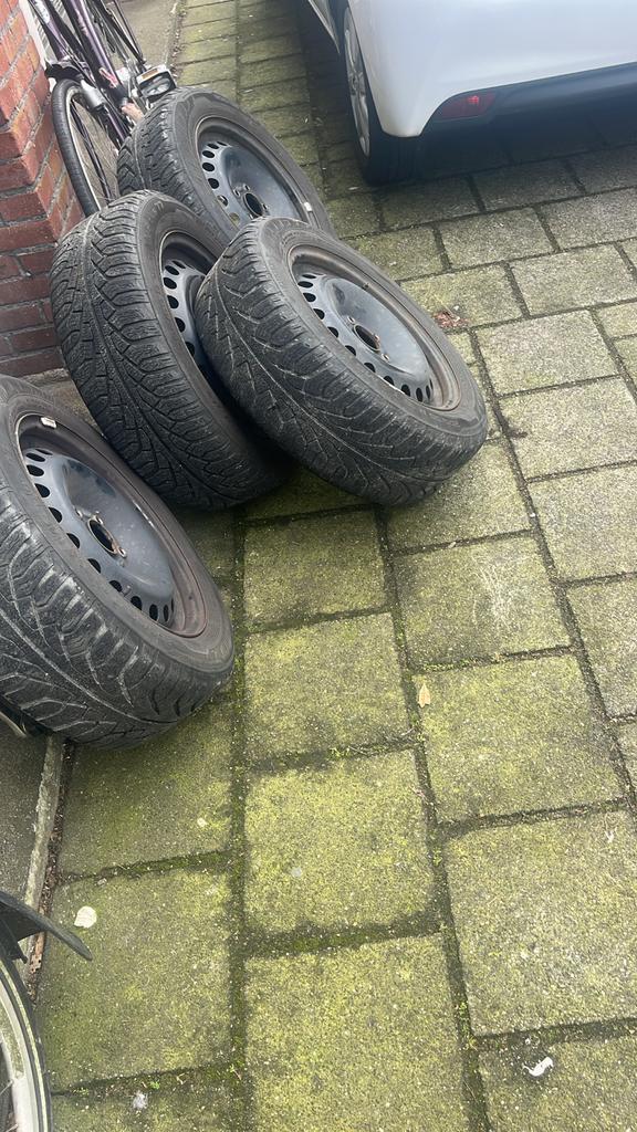 Uniroyal winterbanden 205/55R16 inclusief velg, Auto-onderdelen, Banden en Velgen, Banden en Velgen, Winterbanden, 16 inch, 205 mm