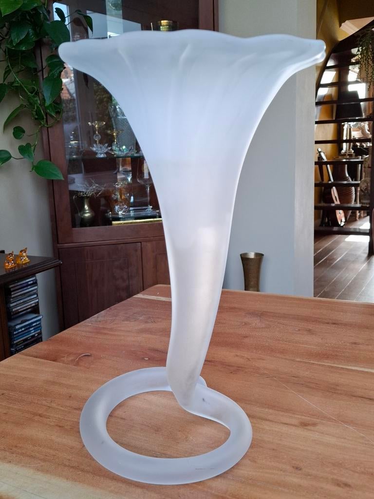 Grote vintage Trompetvaas van mat glas, Ophalen of Verzenden