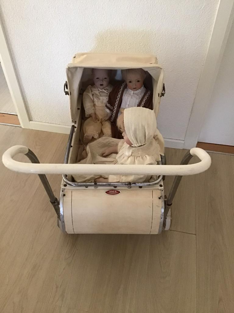 Set Aneb poppenwagen en ledikantje met hemeltje zie tekst, Ophalen