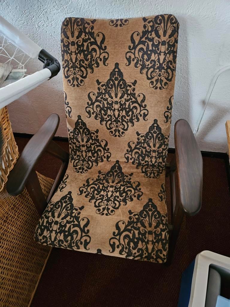 Vintage Fauteuil met Houten Frame en Damastprint, Huis en Inrichting, Ophalen, Gebruikt, Bruin, Stof