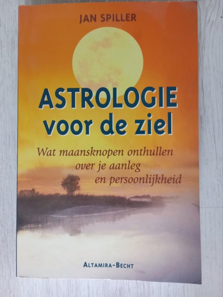Spiller - Astrologie voor de ziel, Achtergrond en Informatie, Astrologie, Ophalen of Verzenden, Zo goed als nieuw