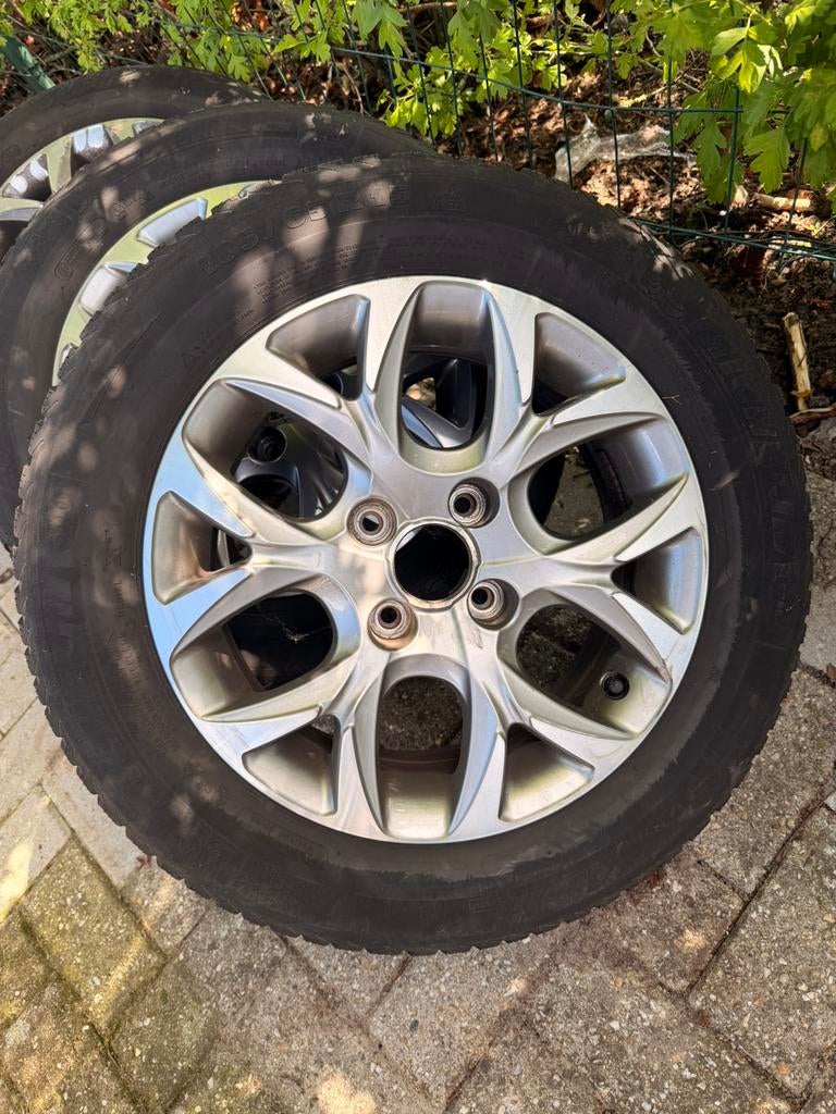 Licht metalen velgen met banden peugot 208, Auto-onderdelen, Banden en Velgen, Ophalen, 15 inch, 185 mm, Zomerbanden