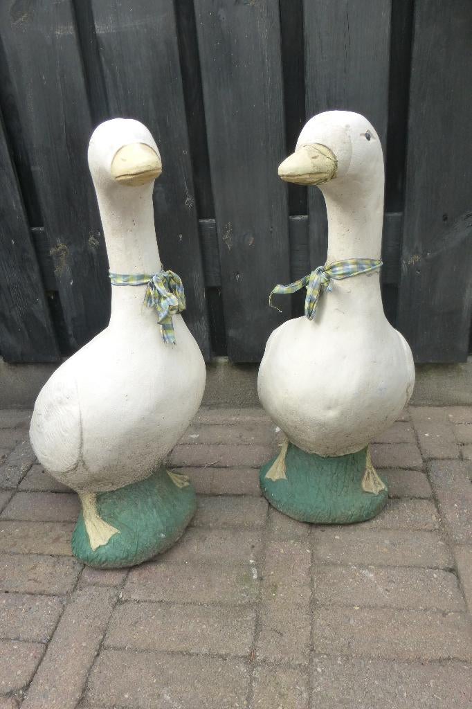 TE KOOP 2 BETONNEN GANZEN 60 CM HOOG, Ophalen, Gebruikt, Beton, Dierenbeeld
