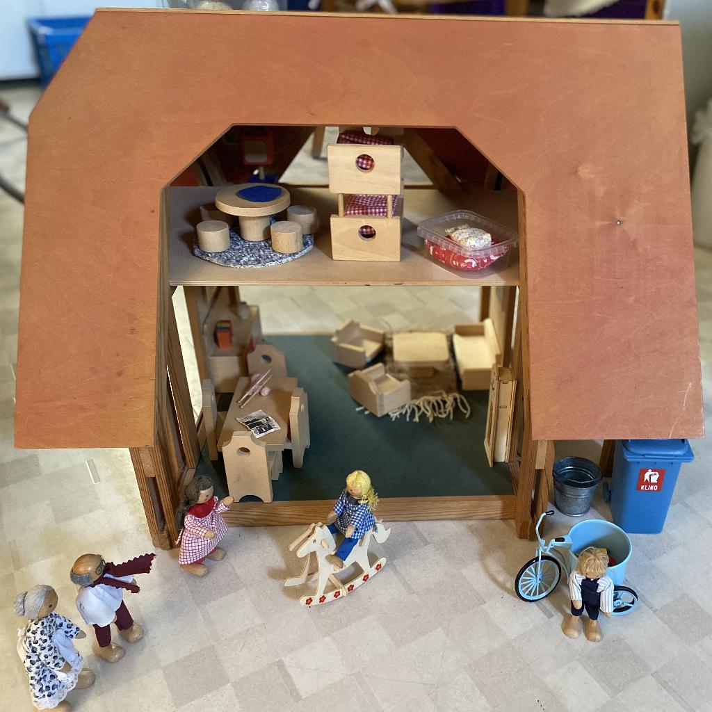 Te koop: houten poppenhuis, Kinderen en Baby's, Ophalen, Gebruikt, Poppenhuis