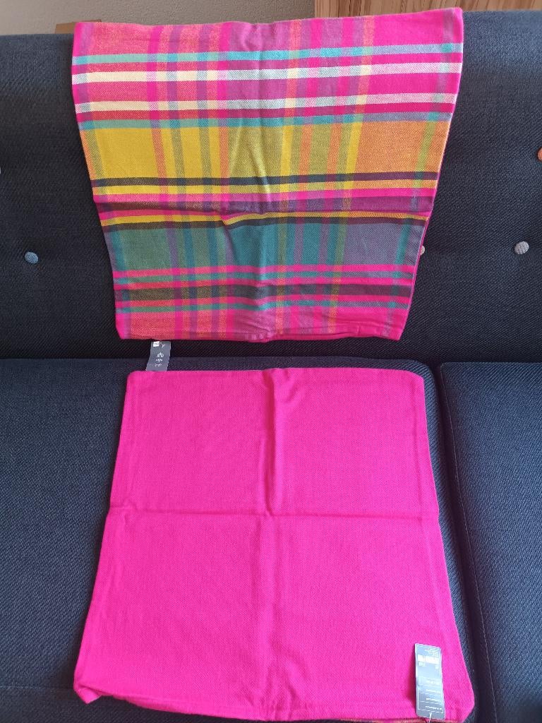 Kussenhoezen fuchsia (roze) met multicolor 2 stuks - NIEUW, Huis en Inrichting, Woonaccessoires | Kussens, Ophalen, Nieuw, Roze