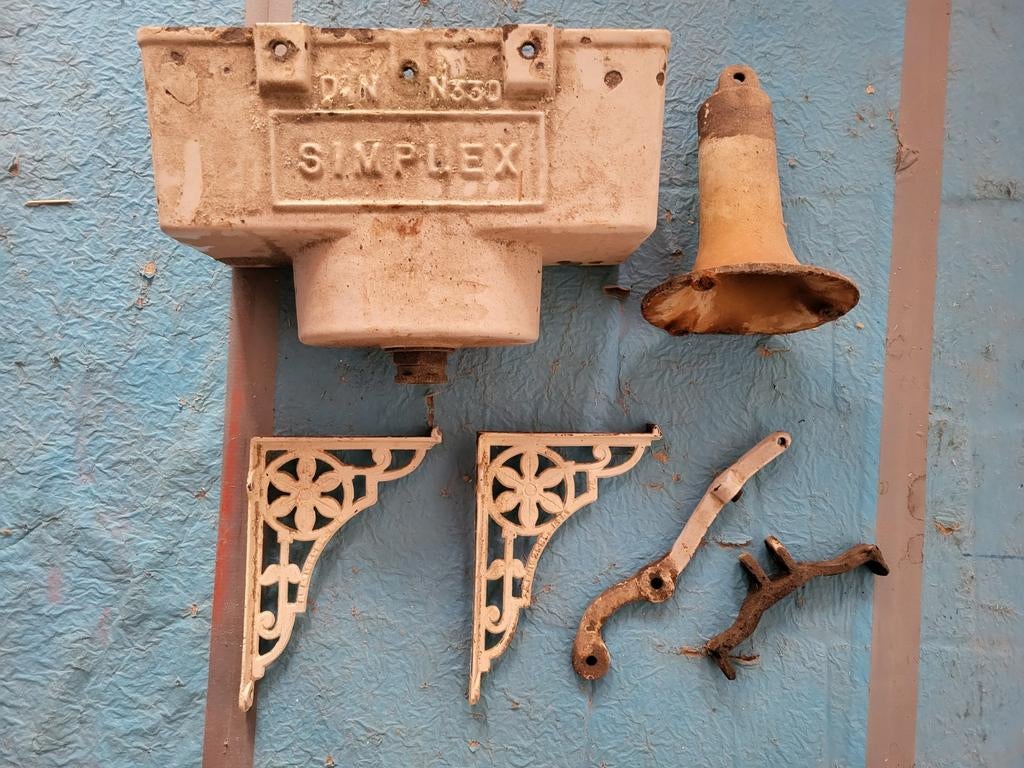 Complete set: gietijzeren stortbak antiek, Doe-het-zelf en Verbouw, Sanitair, Ophalen of Verzenden, Gebruikt, Koper, Toilet