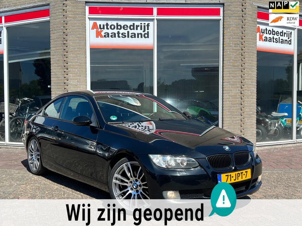 BMW 3-serie Coupé 320i Coupe - Leder - Navi - Xenon - 2009, Auto's, BMW, Achterwielaandrijving, Zwart, 4 cilinders, 4 stoelen