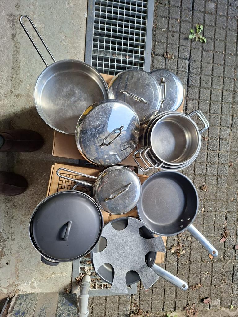 Volledige pannenset (geen inductie), Ophalen, Zo goed als nieuw, Rvs, Pannenset