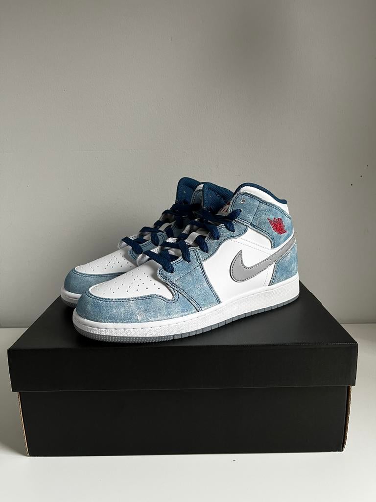 Jordan 1 Mid French Blue Maat 38 Nieuw, Blauw, Nieuw, Ophalen of Verzenden, Sneakers of Gympen