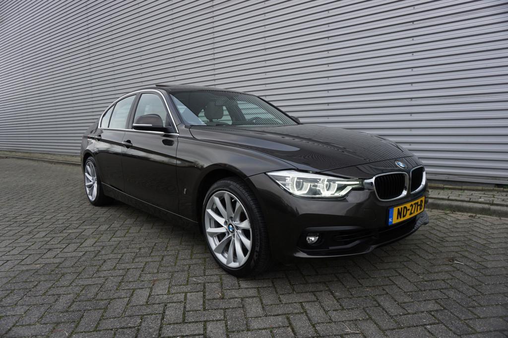 BMW 3-serie 330e High Executive AUTOMAAT / Climate / Navi /, Auto's, Automaat, 1998 cc, Achterwielaandrijving, Gebruikt