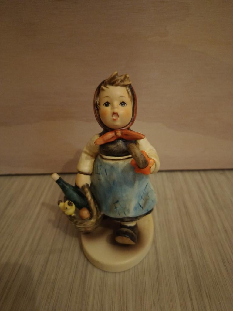 Vintage Hummel beeldje: krankenbesuch/ visiting an invalid, Ophalen of Verzenden, Nieuw, Hummel