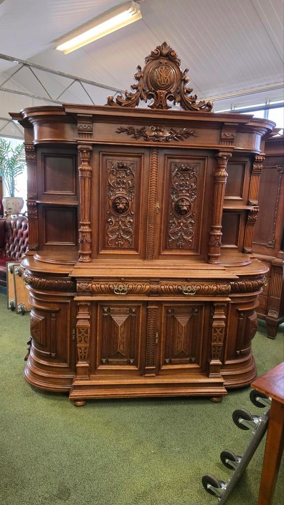 Grote Franse Jachtkast met Prachtig Snijwerk en Ronde Deuren, Ophalen of Verzenden