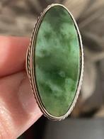 Robuuste zilveren vintagering met jade, 18 tot 19, Ophalen of Verzenden, Zo goed als nieuw, Dame