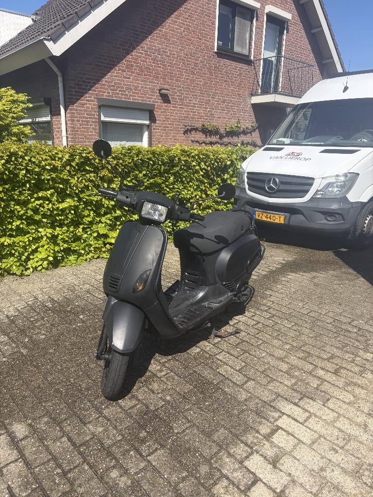 Mat zwart La Souris Sport Scooter - Incl helm en kettingslot, Ophalen, Gebruikt, La Souris, Maximaal 45 km/u