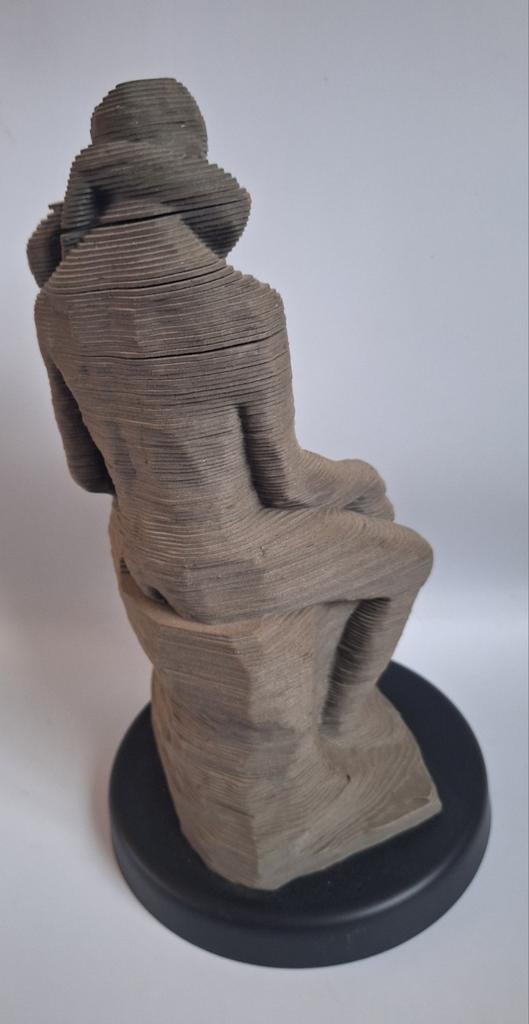 De Kus van kunstenaar Auguste Rodin gemaakt van karton., Ophalen of Verzenden